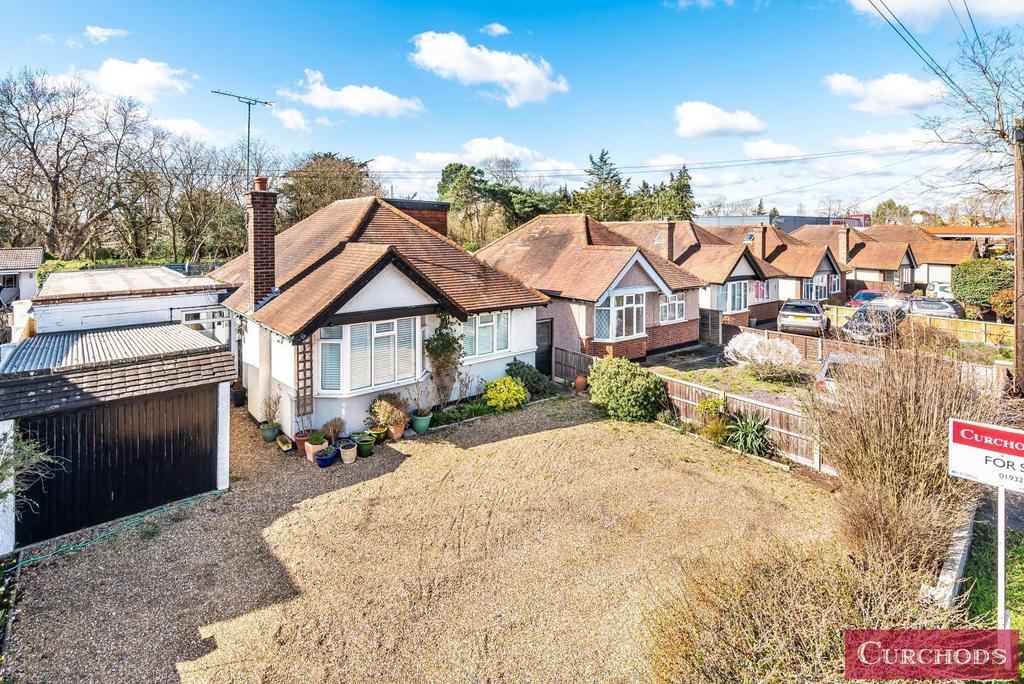 Walton Bridge Road, Shepperton, TW17 4 bed detached bungalow £510,000