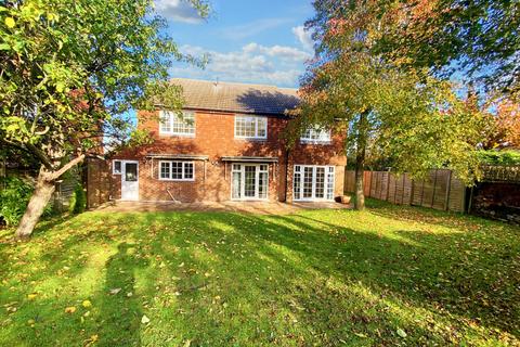 6 bedroom detached house to rent, Cottenham Close, East Malling ME19