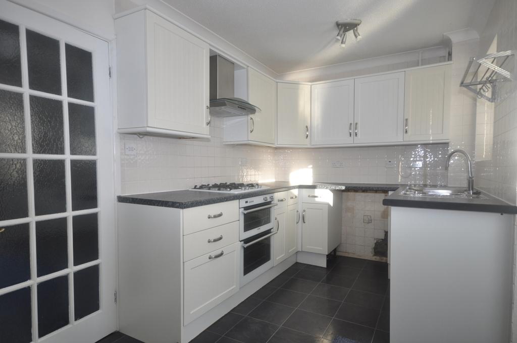 Ayelands New Ash Green DA3 2 bed end of terrace house £1,100 pcm (£
