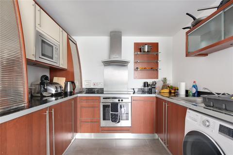 2 bedroom flat to rent, Nova Building, 3 Newton Place, London, E14