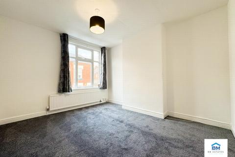 2 bedroom terraced house to rent, Avenue Road Extension, Leicester LE2