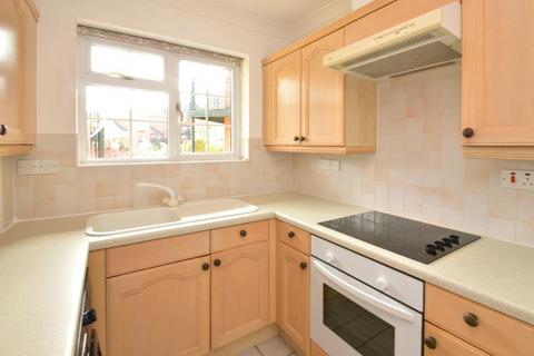 2 bedroom apartment to rent, Knights Place, Windsor