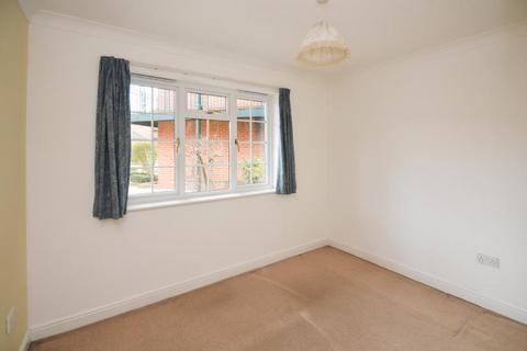 2 bedroom apartment to rent, Knights Place, Windsor
