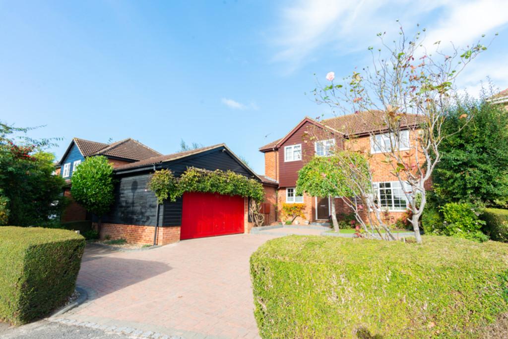 Lower Stonehayes, Great Linford... 4 bed detached house £500,000