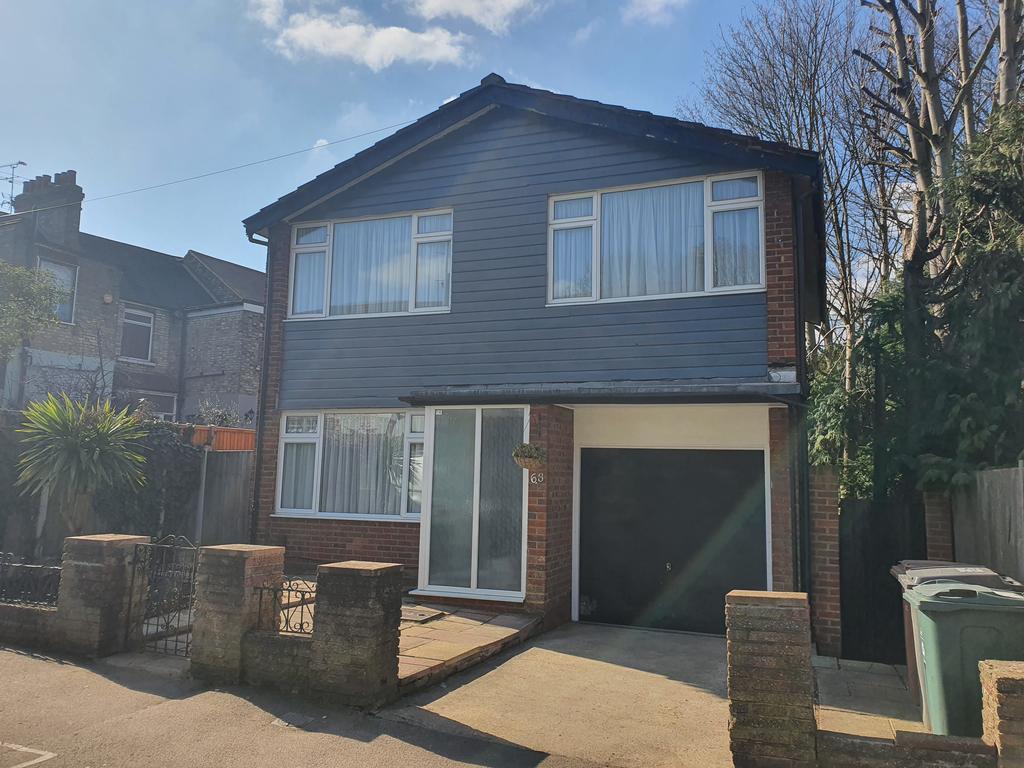 Winchester Road, E4 3 bed detached house £1,550 pcm (£358 pw)