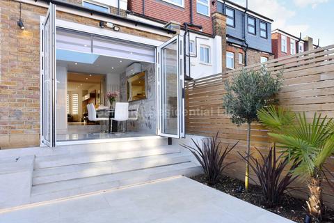 8 Bellevue Road, London, W13 8DE