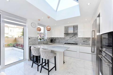 8 Bellevue Road, London, W13 8DE