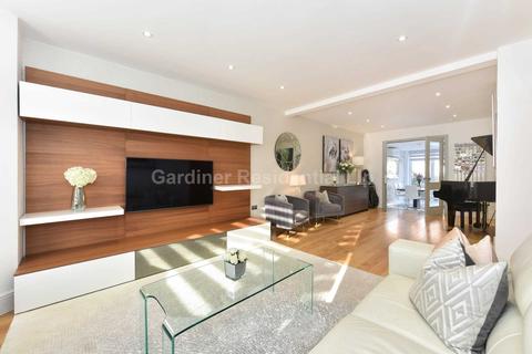 8 Bellevue Road, London, W13 8DE