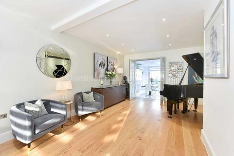 8 Bellevue Road, London, W13 8DE