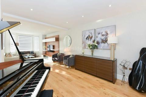 8 Bellevue Road, London, W13 8DE