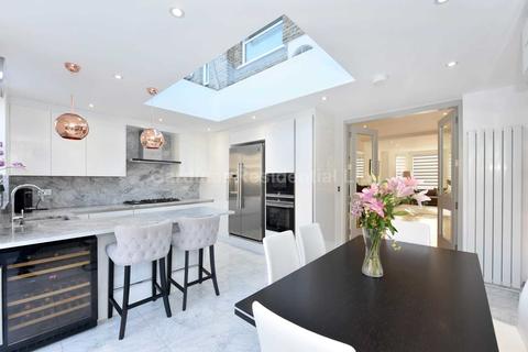 8 Bellevue Road, London, W13 8DE