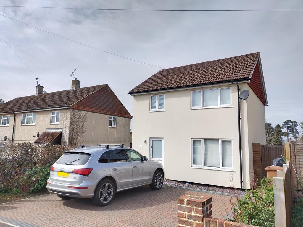Ashdown Road, Reigate 3 bed detached house £1,300 pcm (£300 pw)