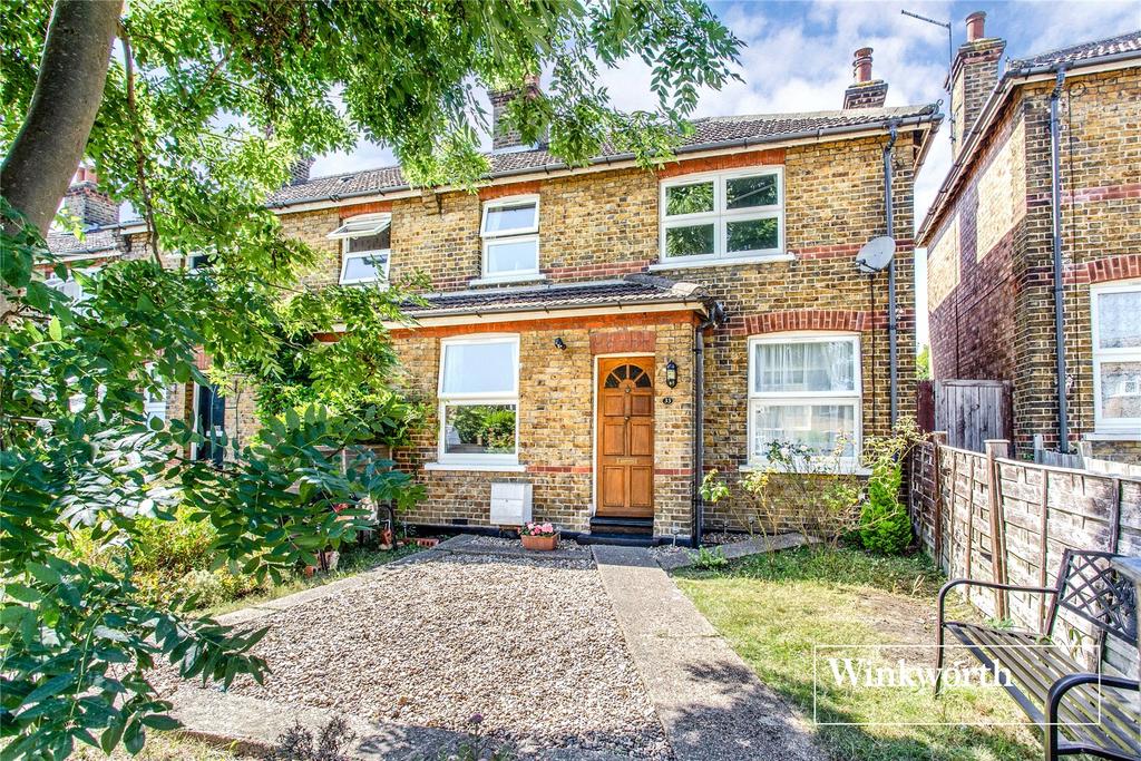 Lane, EN5 3 bed end of terrace house £1,800 pcm (£415 pw)