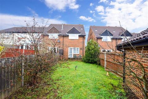 20 Bates Close, Larkfield, Aylesford, ME20 6TG