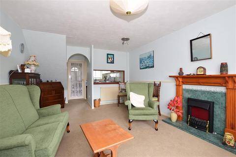 20 Bates Close, Larkfield, Aylesford, ME20 6TG