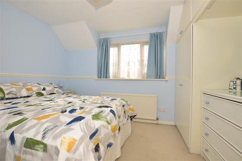 20 Bates Close, Larkfield, Aylesford, ME20 6TG