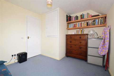 20 Bates Close, Larkfield, Aylesford, ME20 6TG