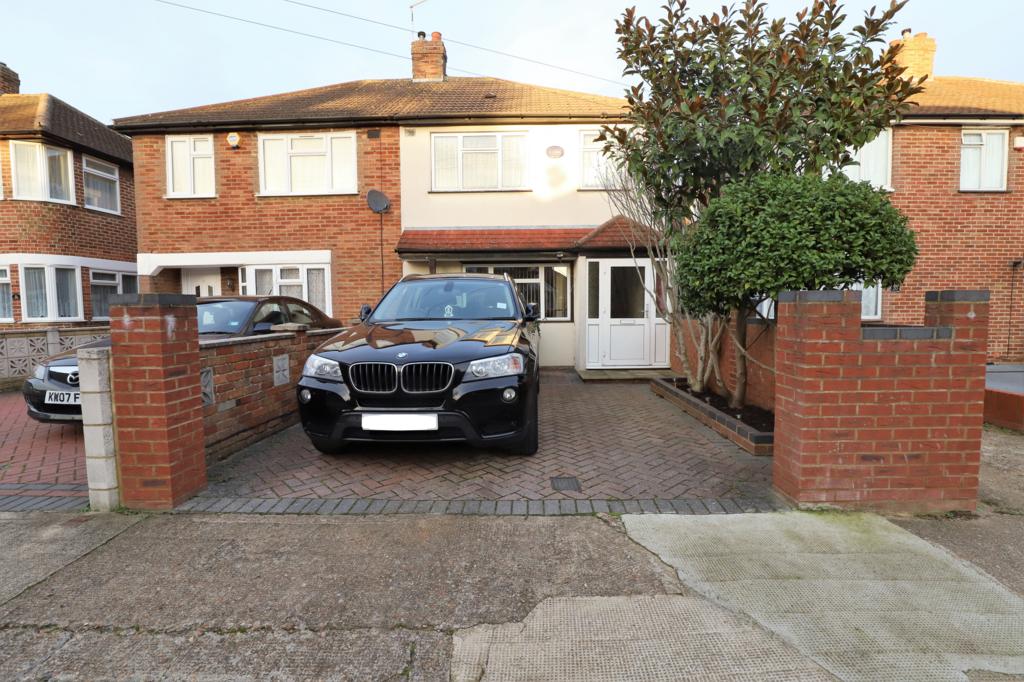 Marvell Avenue, Hayes, Greater London, UB4 3 bed semidetached house
