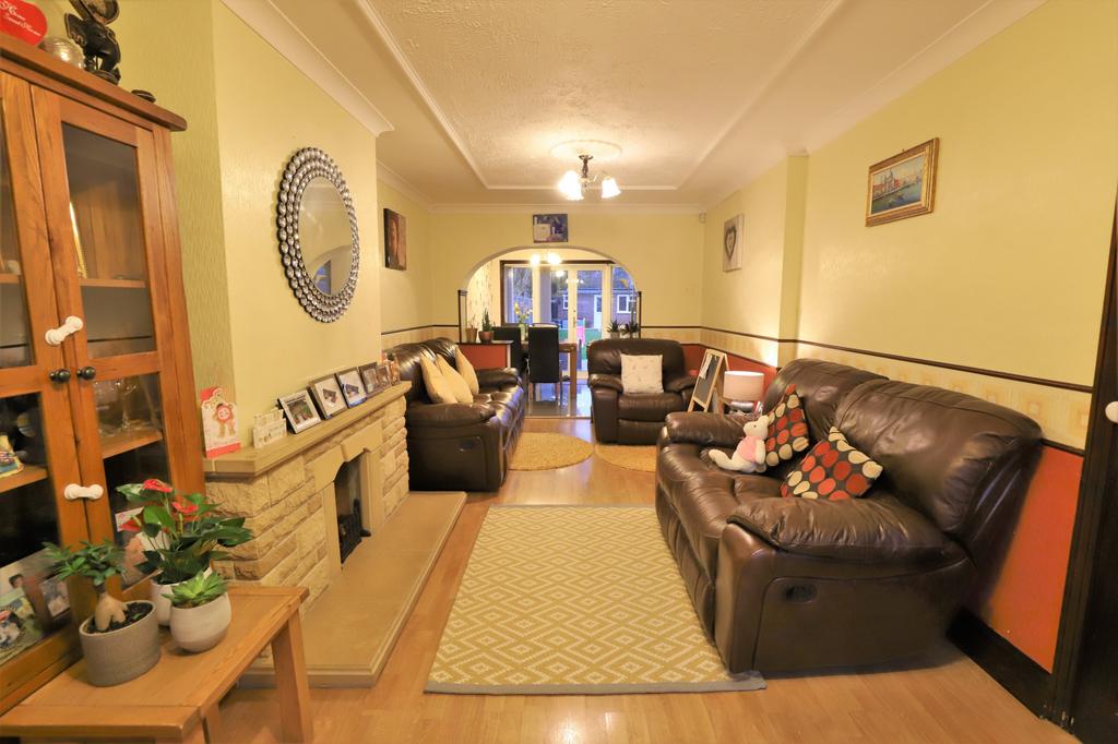 Marvell Avenue, Hayes, Greater London, UB4 3 bed semidetached house