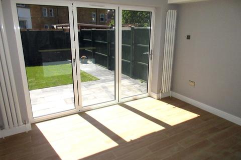4 Aplin Way, Isleworth, TW7 4RJ