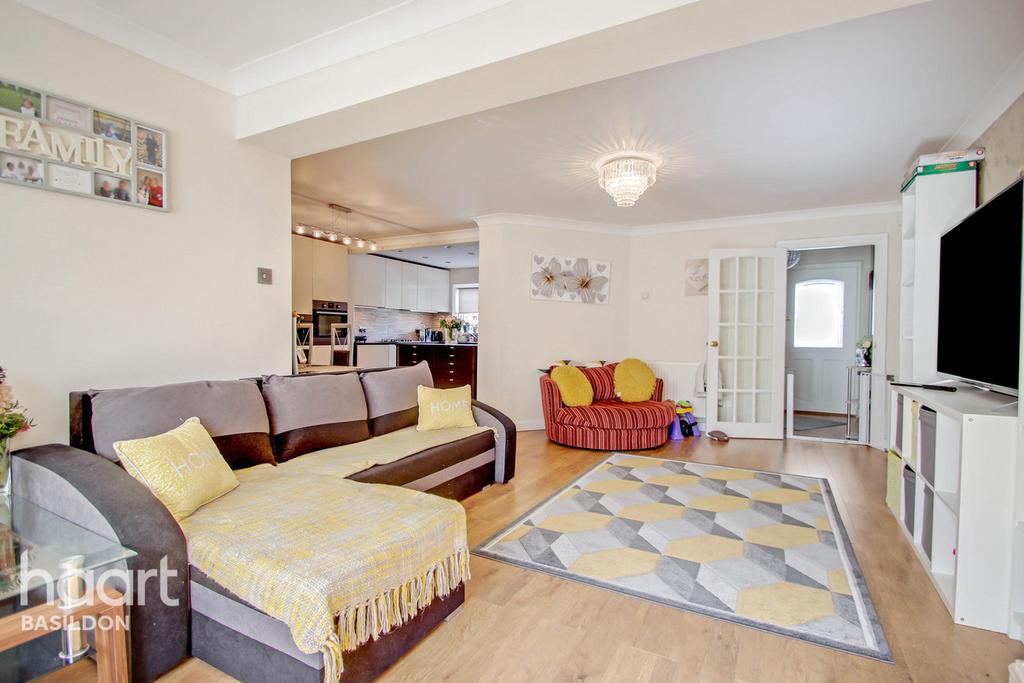 The Knares, Basildon 4 bed terraced house £350,000