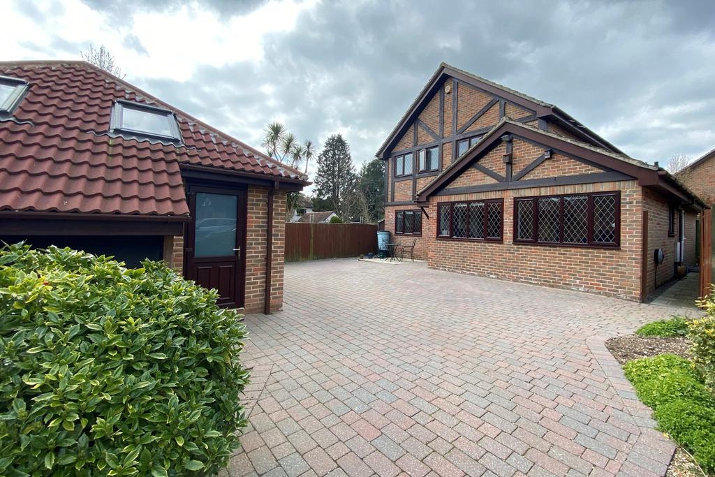 Glendale, Locks Heath 4 bed detached house £575,000