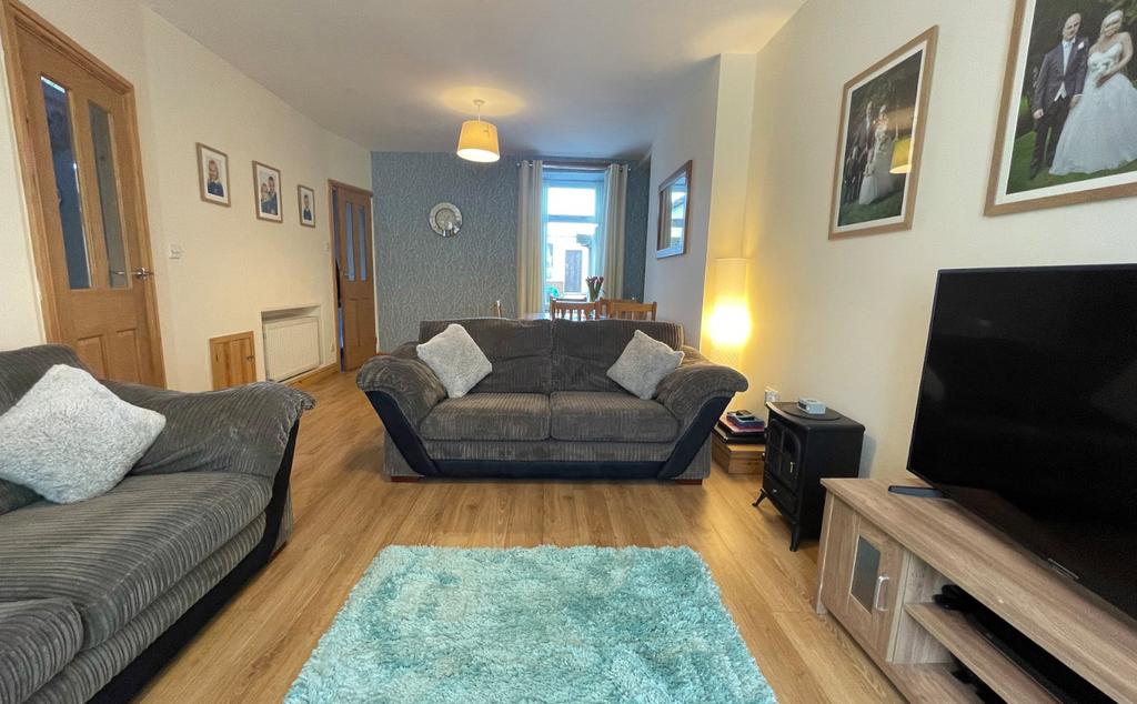 Market Place, Penygroes, Caernarfon... 3 bed terraced house £140,000