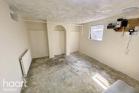 30 Brompton Lane, Rochester, ME2 3BJ