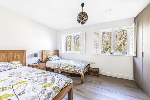 57 Burleigh Park, Cobham, KT11 2DU