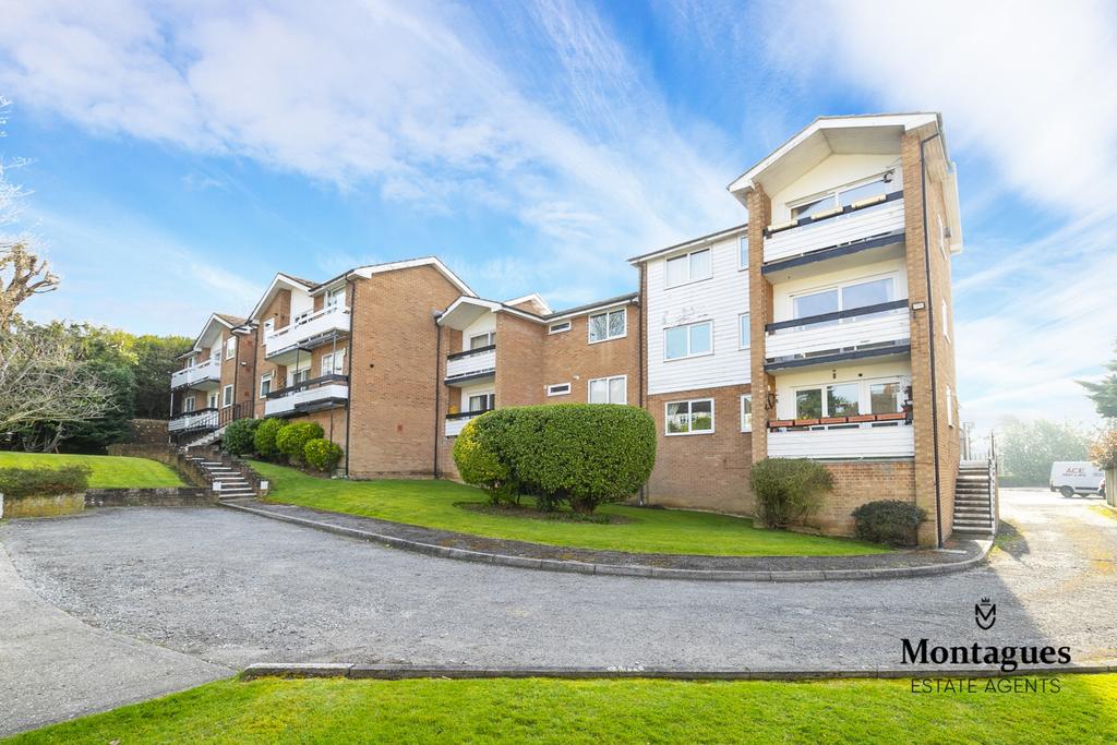 Cedar Court, Epping, CM16 1 bed flat £280,000