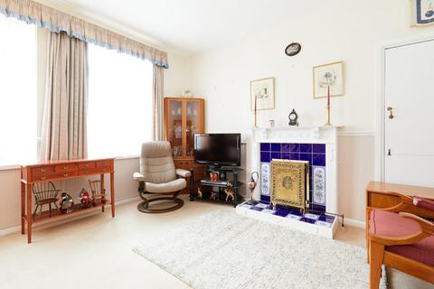 20 Meade Close, London, W4 3NT