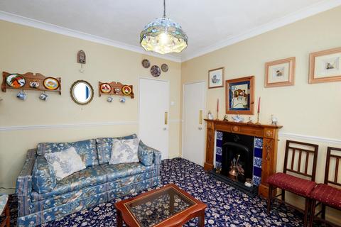 20 Meade Close, London, W4 3NT
