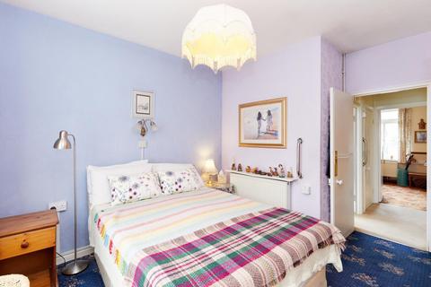 20 Meade Close, London, W4 3NT