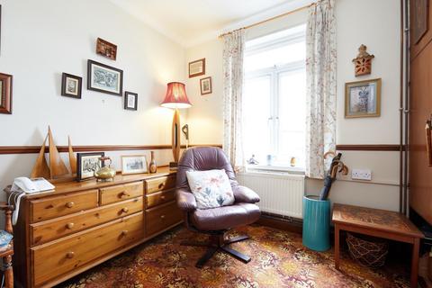 20 Meade Close, London, W4 3NT