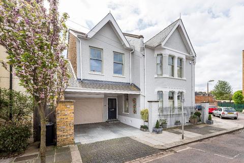 43 Seymour Gardens, Twickenham, TW1 3AR