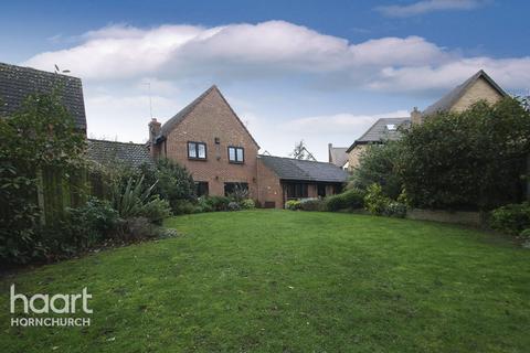 11 Spinney Close, Rainham, RM13 8LR