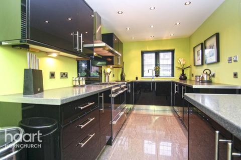 11 Spinney Close, Rainham, RM13 8LR