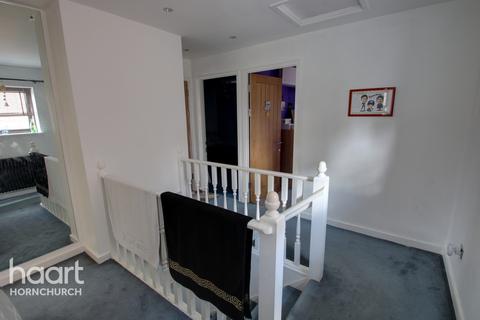 11 Spinney Close, Rainham, RM13 8LR