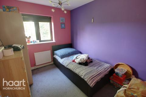 11 Spinney Close, Rainham, RM13 8LR