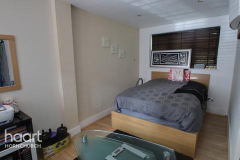 11 Spinney Close, Rainham, RM13 8LR