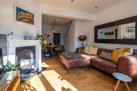 15 Brook Lane North, Brentford, TW8 0QW