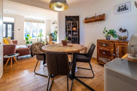 15 Brook Lane North, Brentford, TW8 0QW