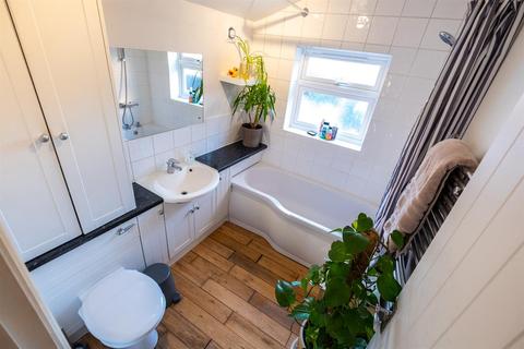 15 Brook Lane North, Brentford, TW8 0QW
