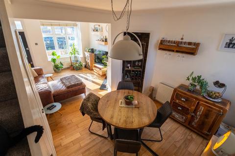 15 Brook Lane North, Brentford, TW8 0QW