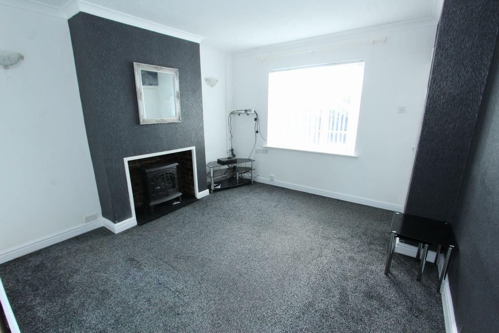 Heathfield Road, Ellesmere Port... 2 bed house £625 pcm (£144 pw)