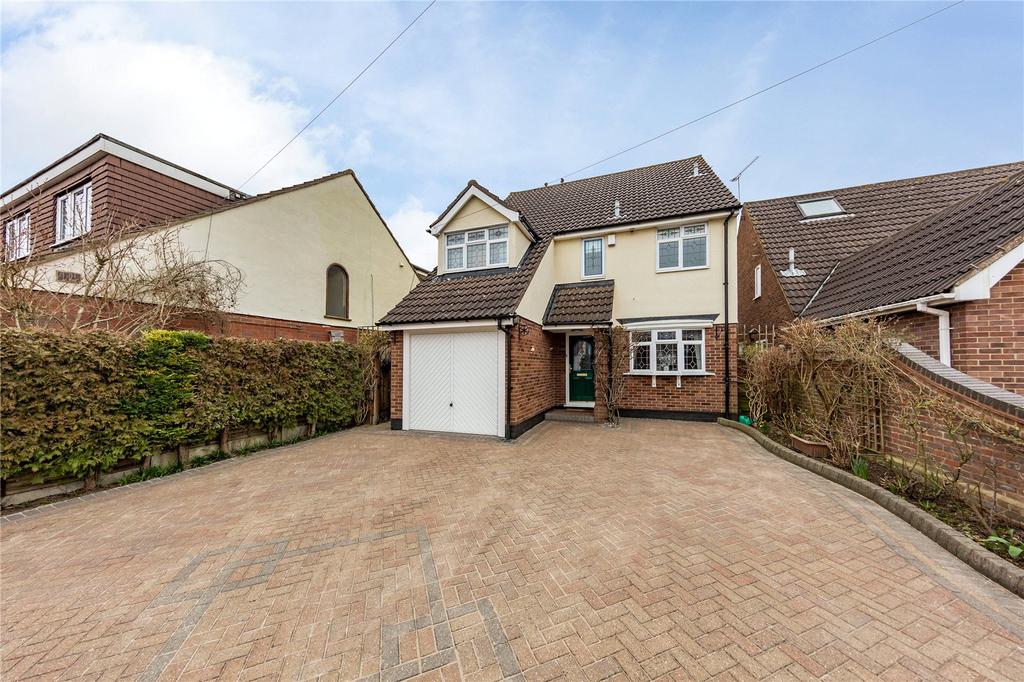 Front Lane, Upminster, RM14 3 bed detached house £675,000