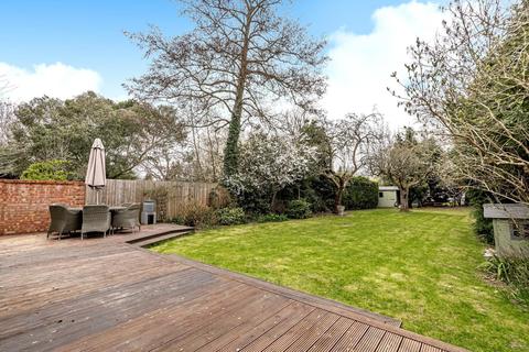 91 Ember Lane, Esher, KT10 8EQ