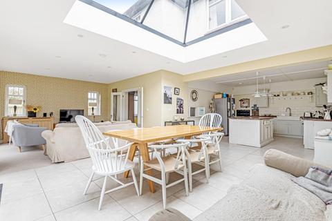 91 Ember Lane, Esher, KT10 8EQ