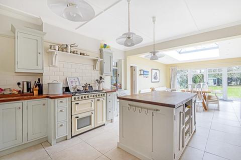 91 Ember Lane, Esher, KT10 8EQ