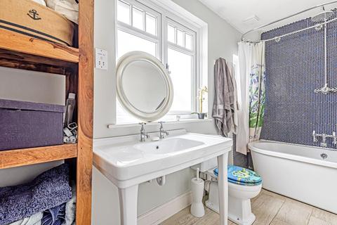 91 Ember Lane, Esher, KT10 8EQ